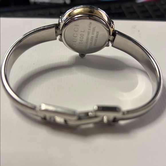 Gucci Black and Silver bangel bracelet woman’s watch main image 4